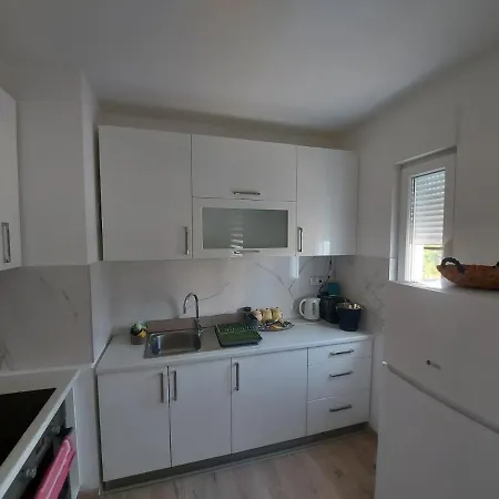 Vrbas Sa Podzemnom Garazom